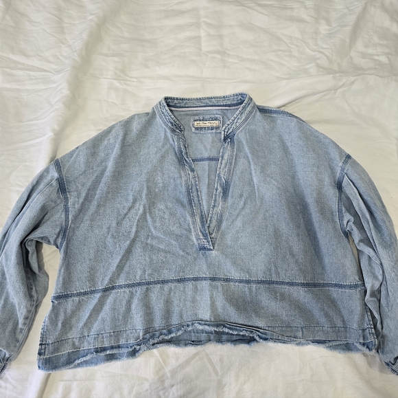 We The Free Light Blue Denim V-Neck Top - Picture 4 of 6